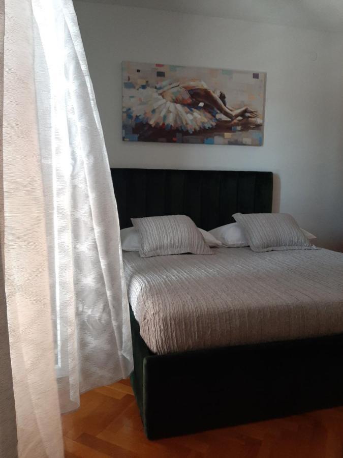 Guest House Zaninovic Хвар Екстериор снимка