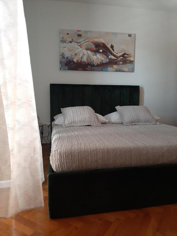 Guest House Zaninovic Хвар Екстериор снимка